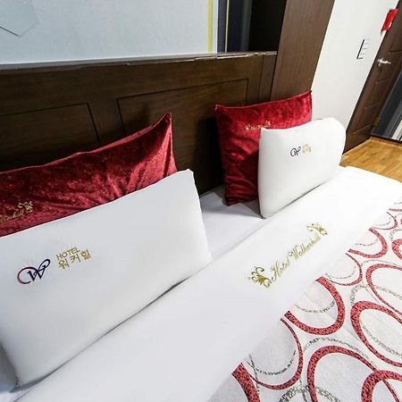 World Hotel צ'ונצ'און מראה חיצוני תמונה