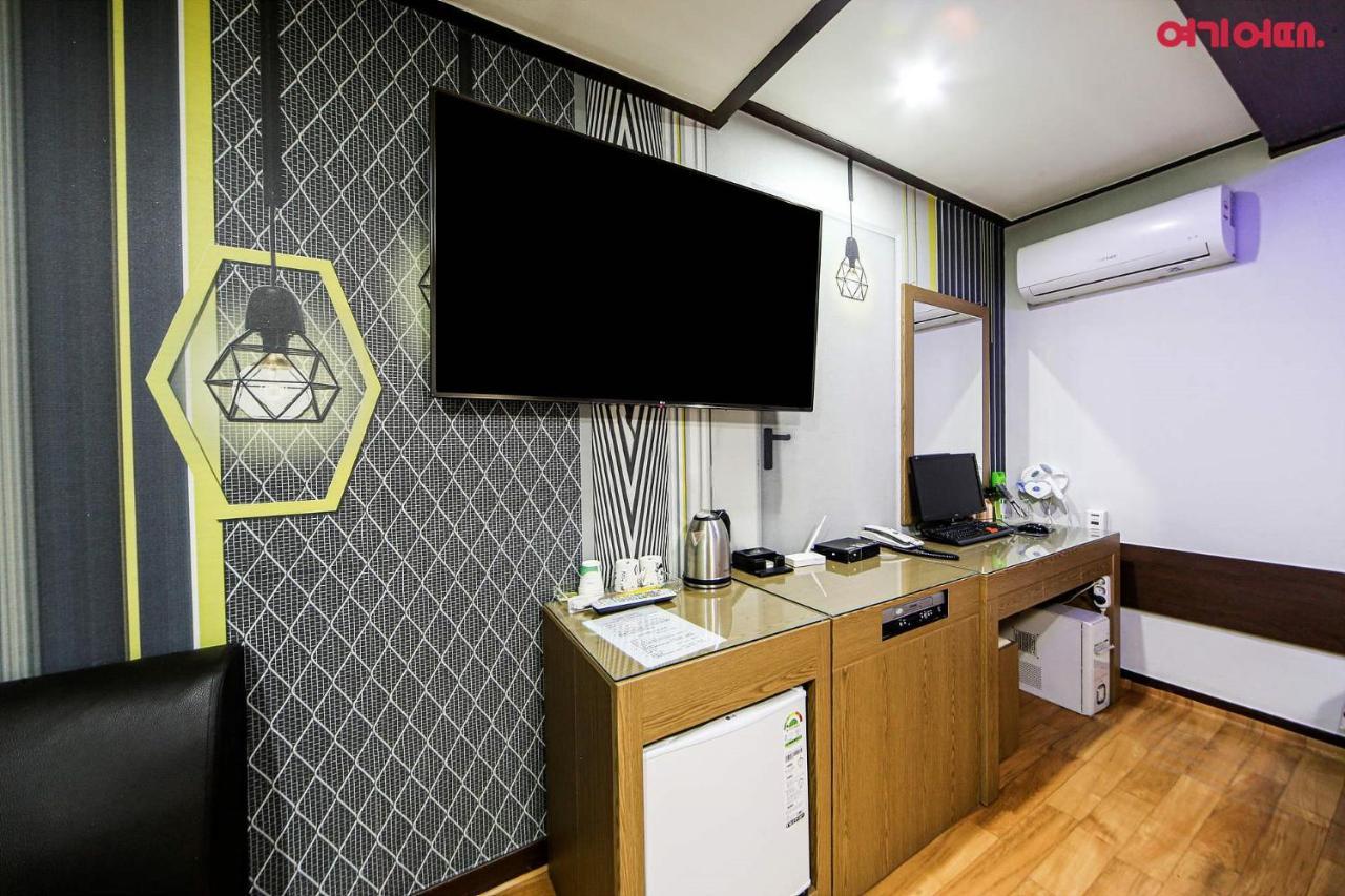 World Hotel צ'ונצ'און מראה חיצוני תמונה