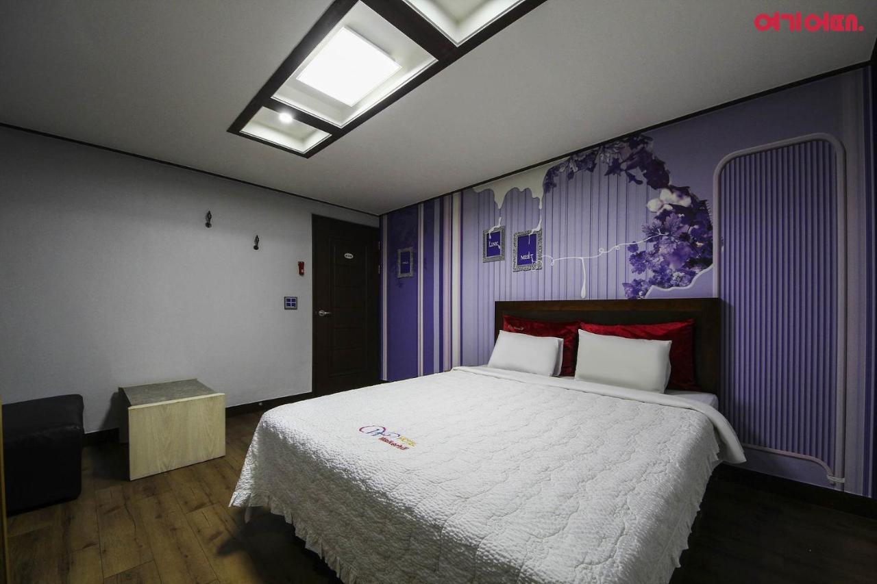 World Hotel צ'ונצ'און מראה חיצוני תמונה