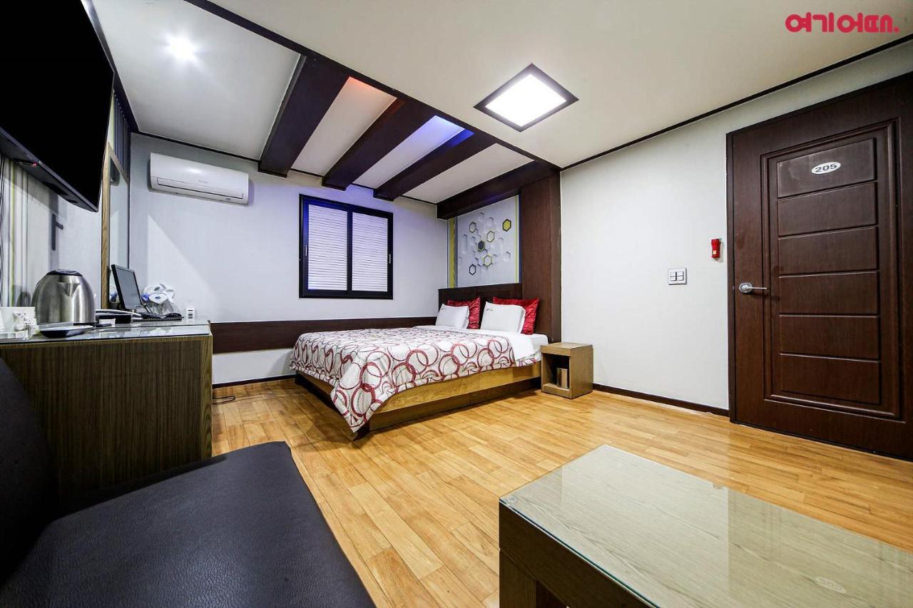World Hotel צ'ונצ'און מראה חיצוני תמונה