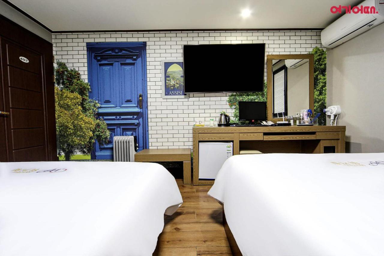 World Hotel צ'ונצ'און מראה חיצוני תמונה